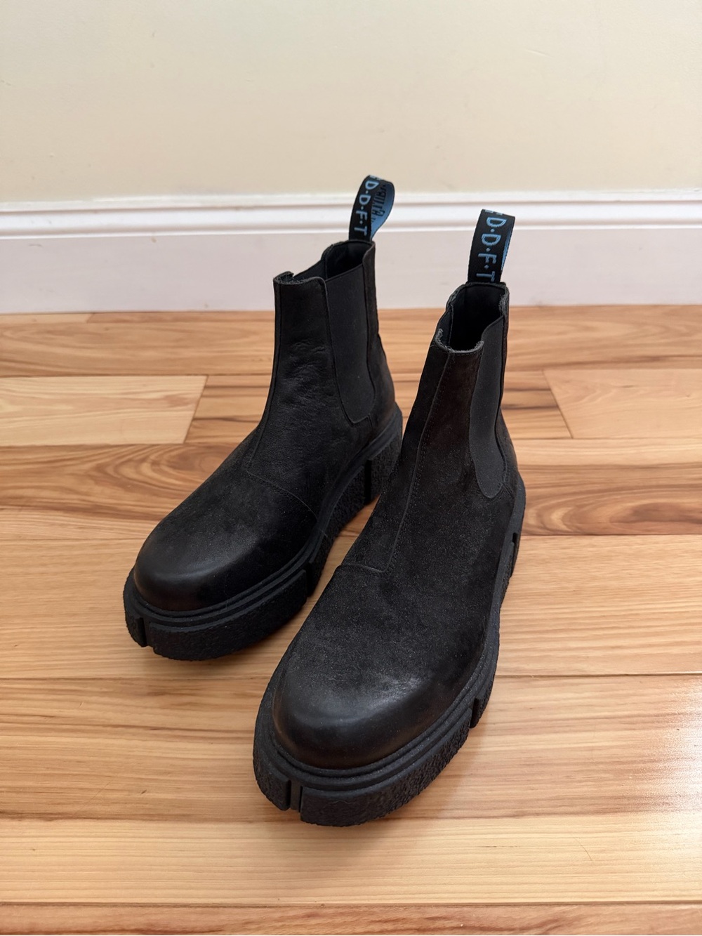John Fluevog Piccolomini Black Platform Chelsea Boots Women’s 11 Men’s 9
